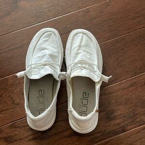 Women’s White Size 10 Hey Dudes